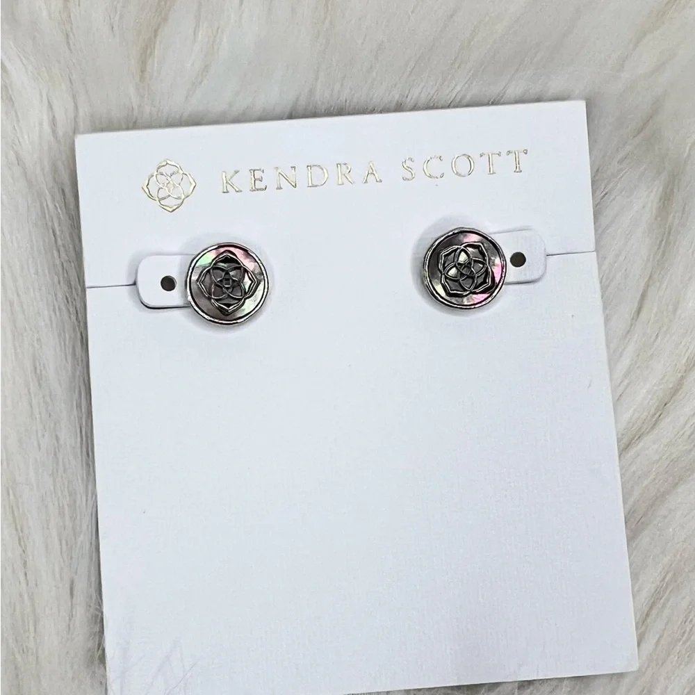 Kendra Scott Dira studs in black mother of pearl - Picture 3 of 4